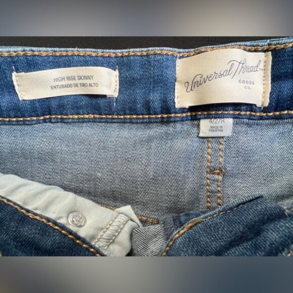 NWT Universal Thread High Rise Skinny Patched Jeans FITTED HIP & THIGH Size 4 - Picture 6 of 8